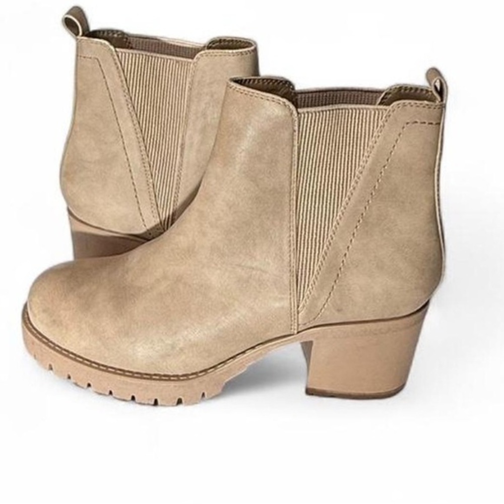 Mía Stylish Tan Ankle Boots for Women